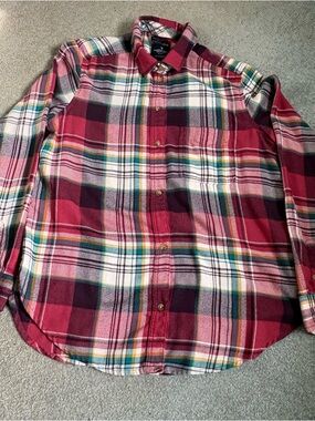 American Eagle Outfitter Boyfriend Fit Women’s Medium Red Plaid Flannel Shirt